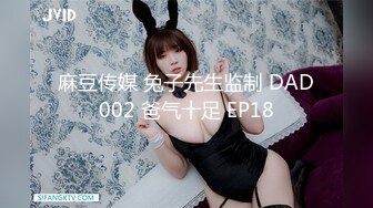 【稀有资源】清纯护士被情人偷P洗澡，MJ后邀请朋友一起过来4P，玩弄女友的骚穴，非常给力作品！2